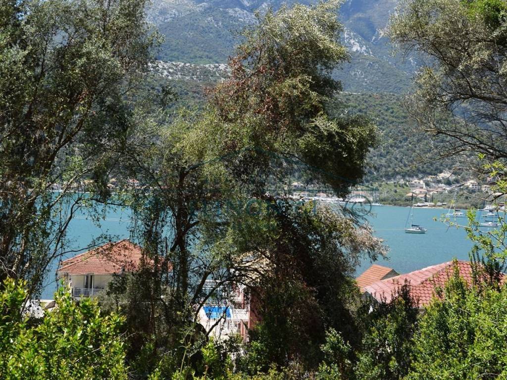 Η θέα προς το κόλπο του Βλυχού από το οικόπεδο