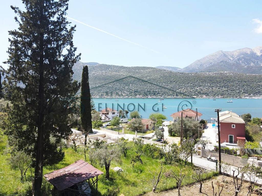 Η θέα προς το κόλπο του Βλυχού από το οικόπεδο