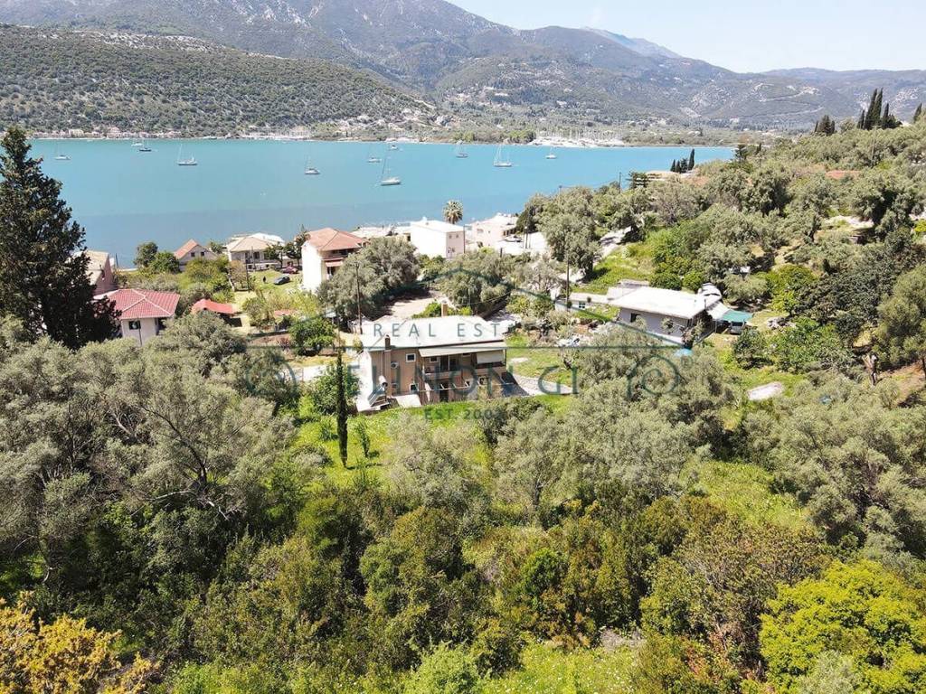 Η θέα προς το κόλπο του Βλυχού από το οικόπεδο