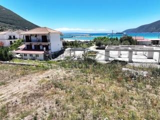 Το μοναδικό οικόπεδο πολύ κοντά στη παραλία