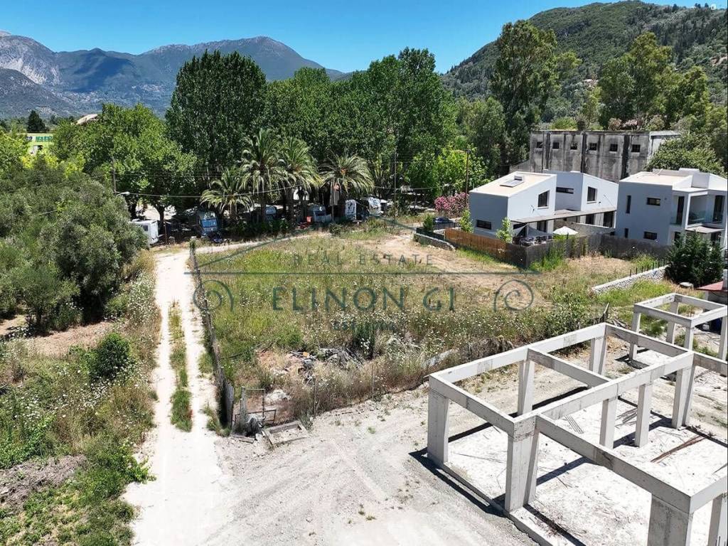 Το μοναδικό οικόπεδο πολύ κοντά στη παραλία