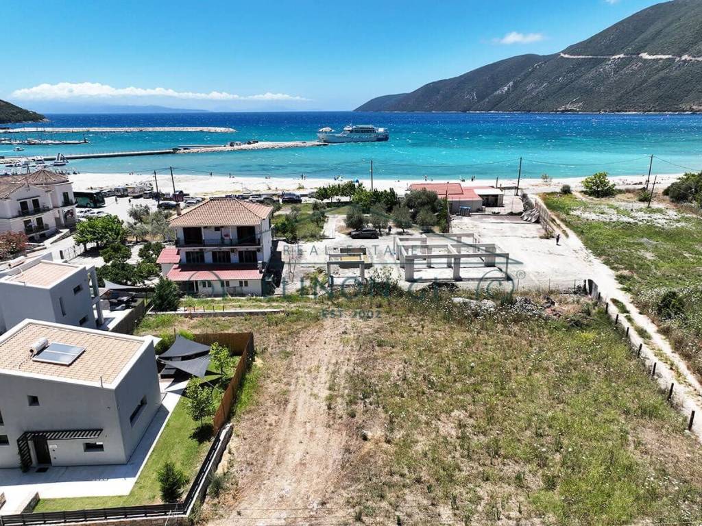 Το μοναδικό οικόπεδο πολύ κοντά στη παραλία