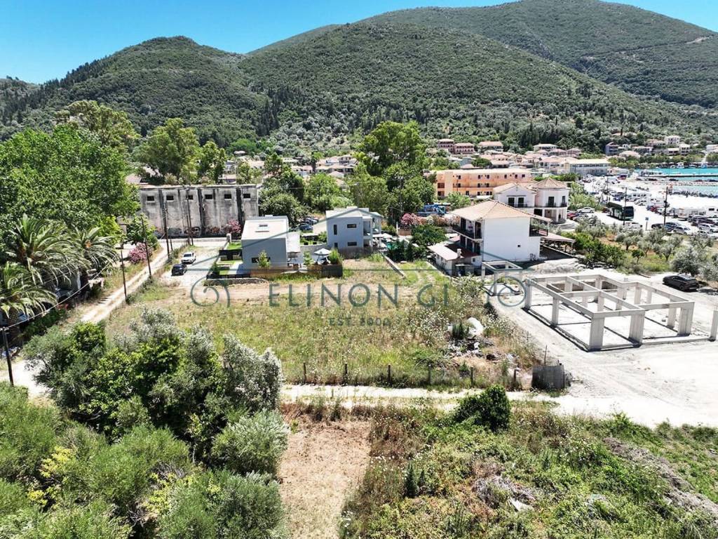 Το μοναδικό οικόπεδο πολύ κοντά στη παραλία