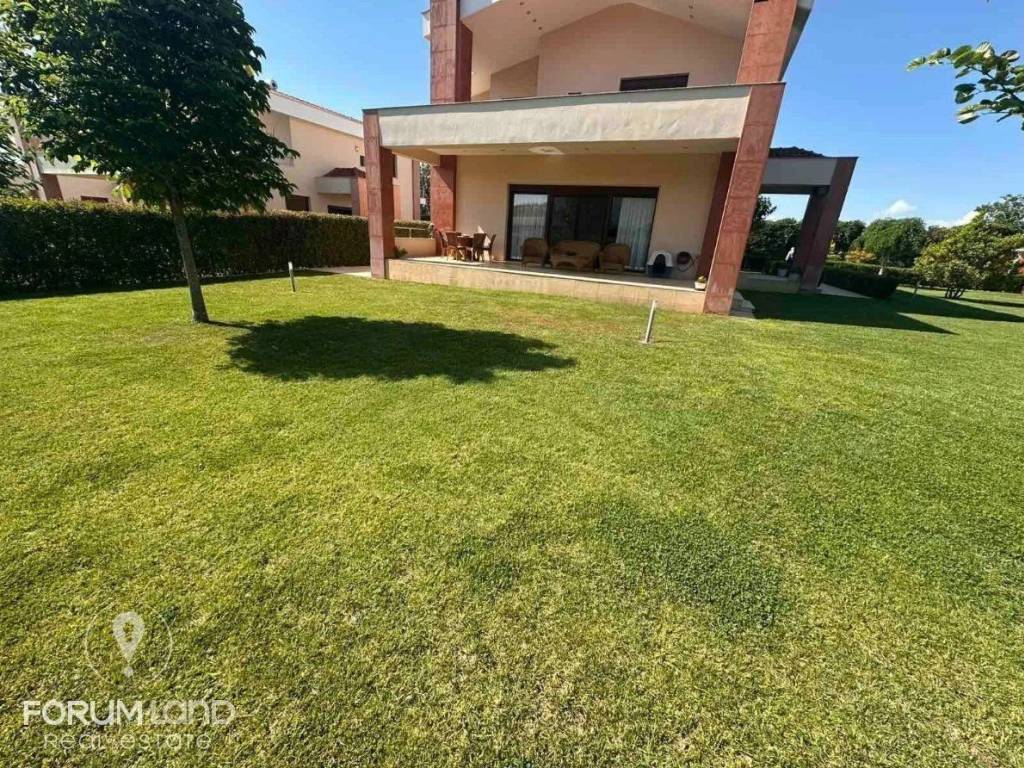 Forumland Real Estate, Villa