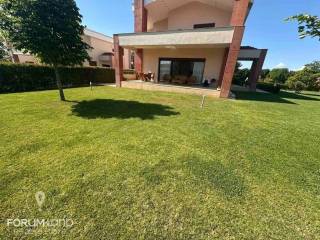 Forumland Real Estate, Villa