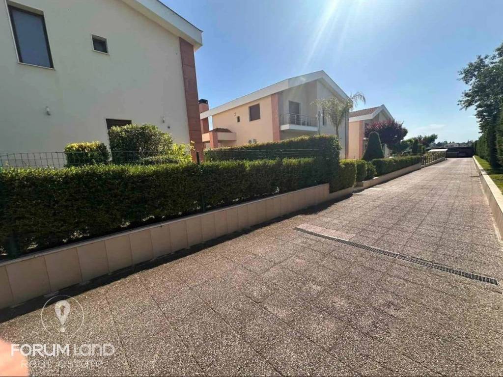 Forumland Real Estate, συγκρότημα