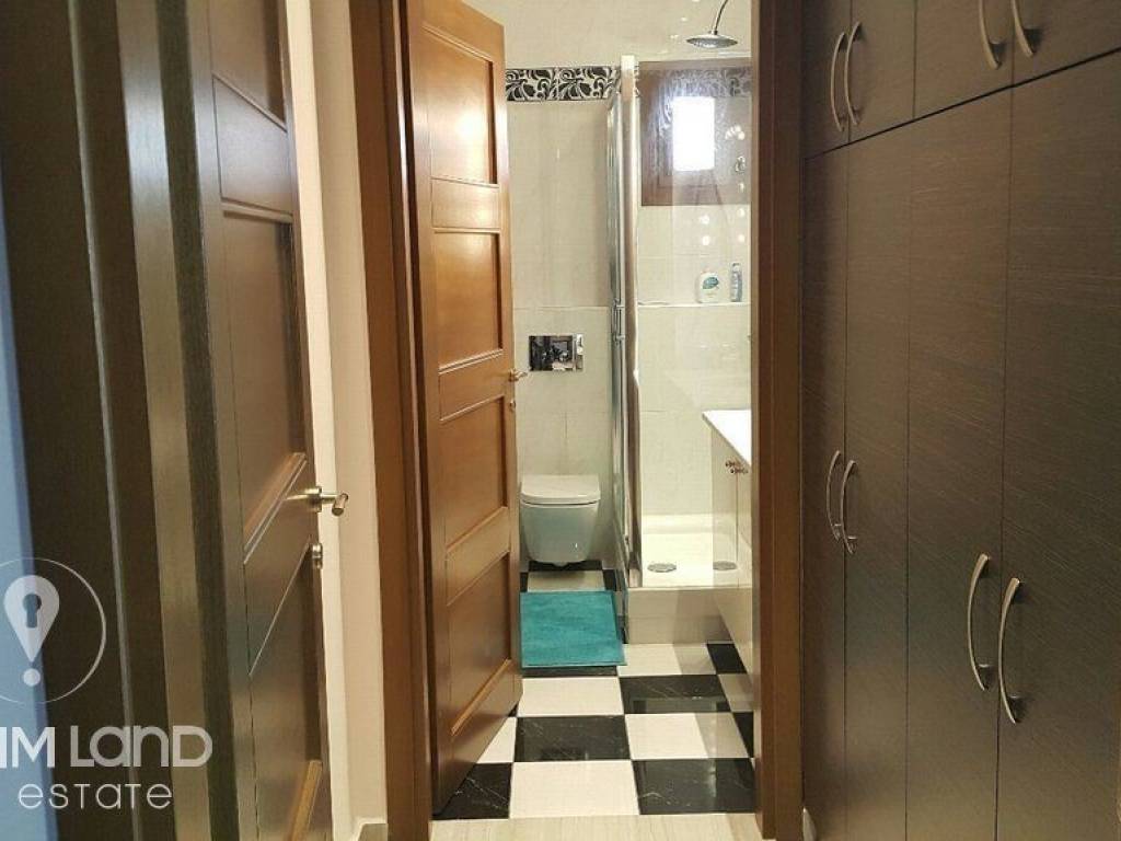 Forumland Real Estate, Μπάνιο