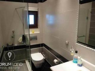Forumland Real Estate, Μπάνιο
