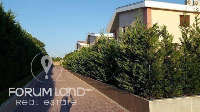 Forumland Real Estate, Εξωτερική Όψη