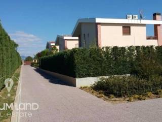 Forumland Real Estate, Είσοδος