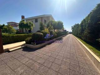 ΚΗΠΟΣ ΑΚΙΝΗΤΟΥ