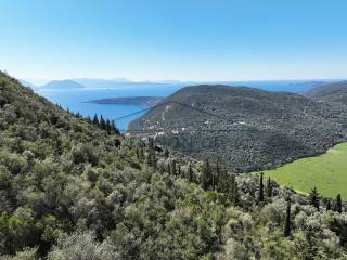 E omorphe thea apo to oikopedo