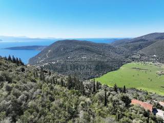 E omorphe thea apo to oikopedo