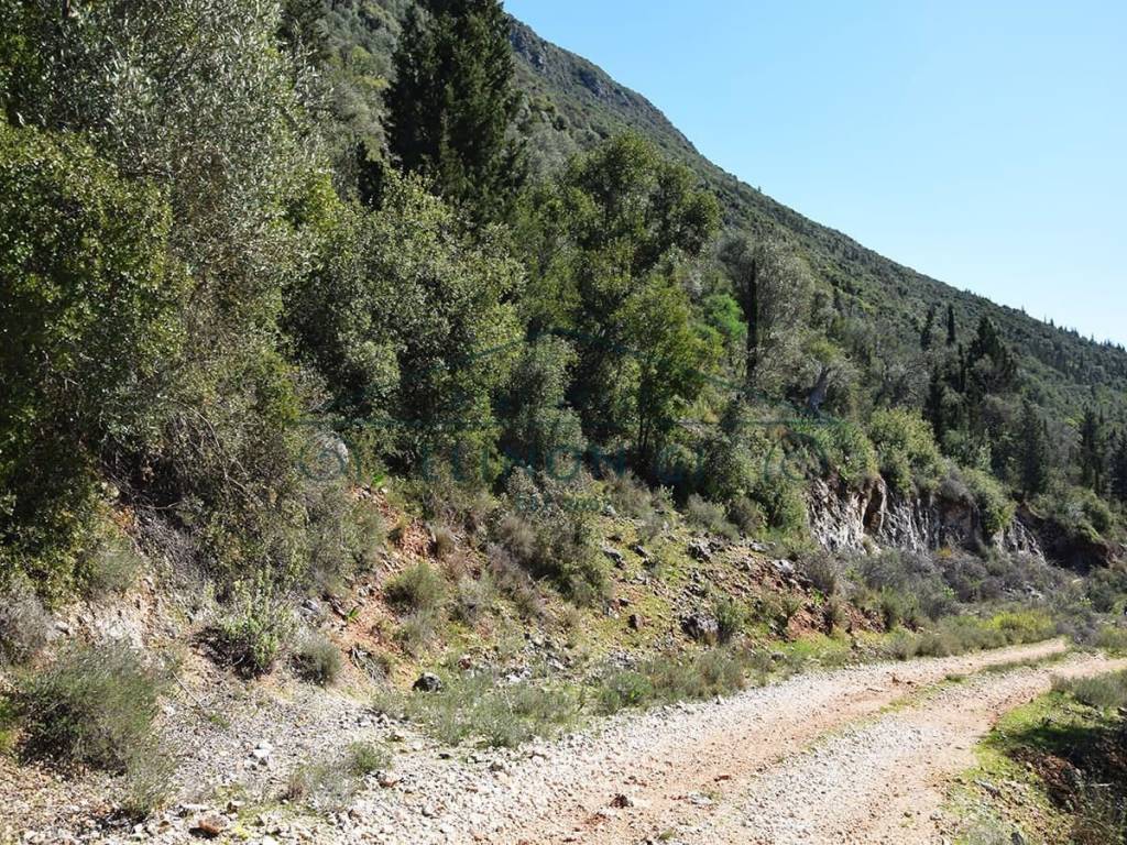 Η πρόσβαση στο οικόπεδο