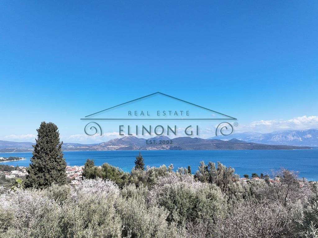 Η καταπληκτική θέα από το αγροτεμάχιο