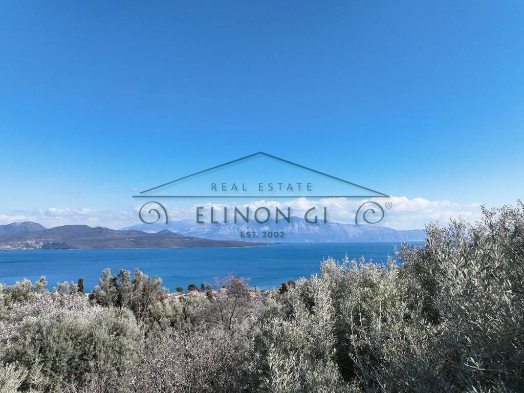 Η καταπληκτική θέα από το αγροτεμάχιο