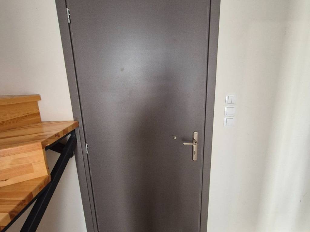 ΠΟΡΤΑ ΕΙΣΟΔΟΥ