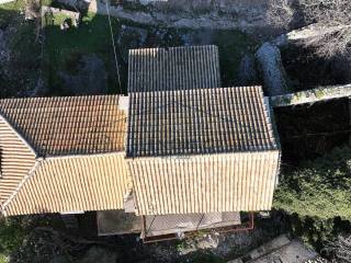 Ημιτελής πέτρινη οικία στον Αλέξανδρο Λευκάδας