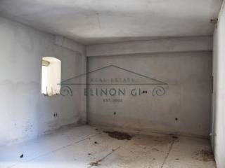 Ημιτελής πέτρινη οικία στον Αλέξανδρο Λευκάδας