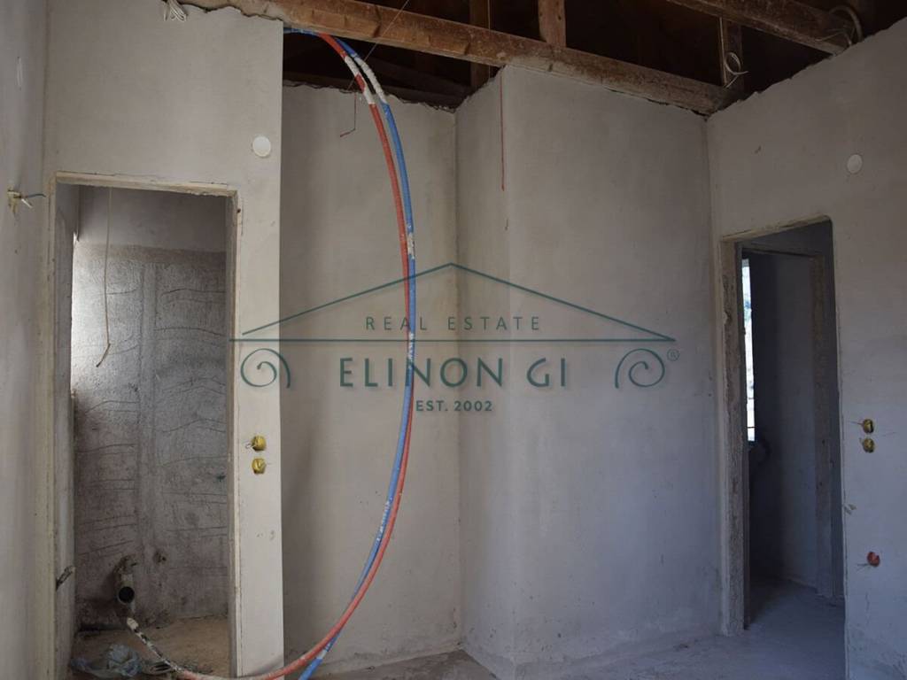 Ημιτελής πέτρινη οικία στον Αλέξανδρο Λευκάδας