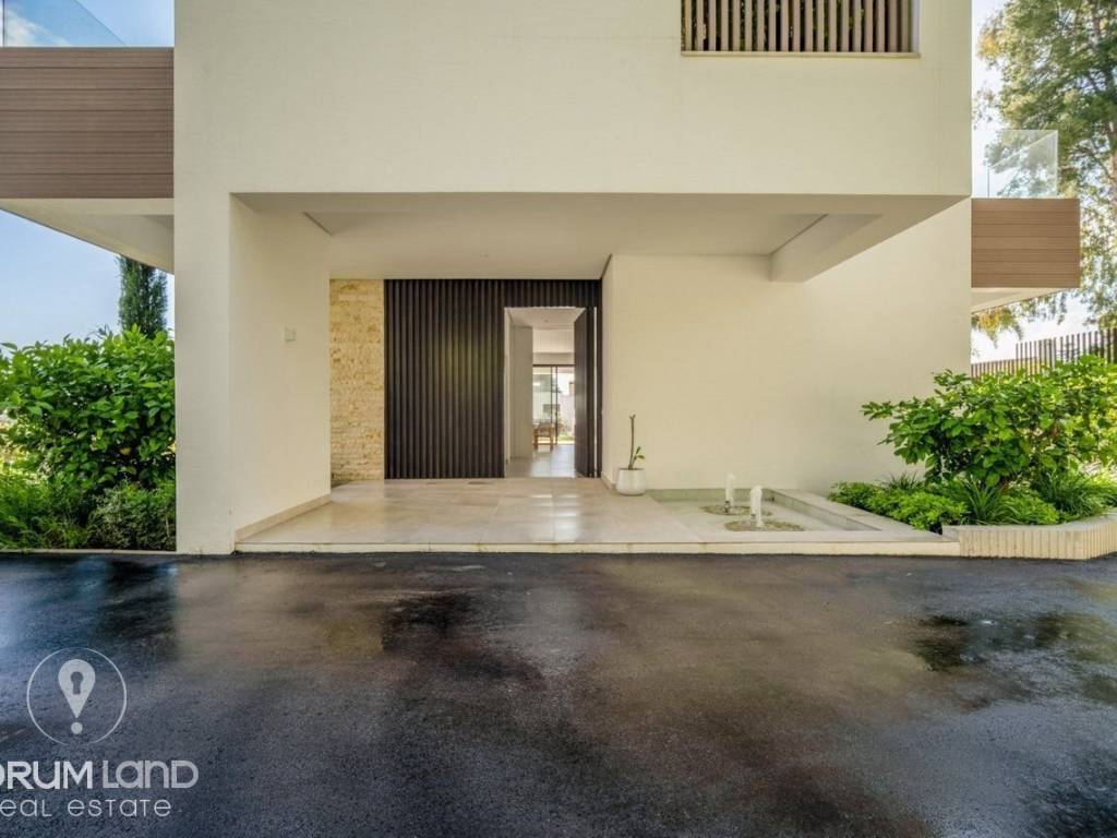 Forumland Real Estate, villa