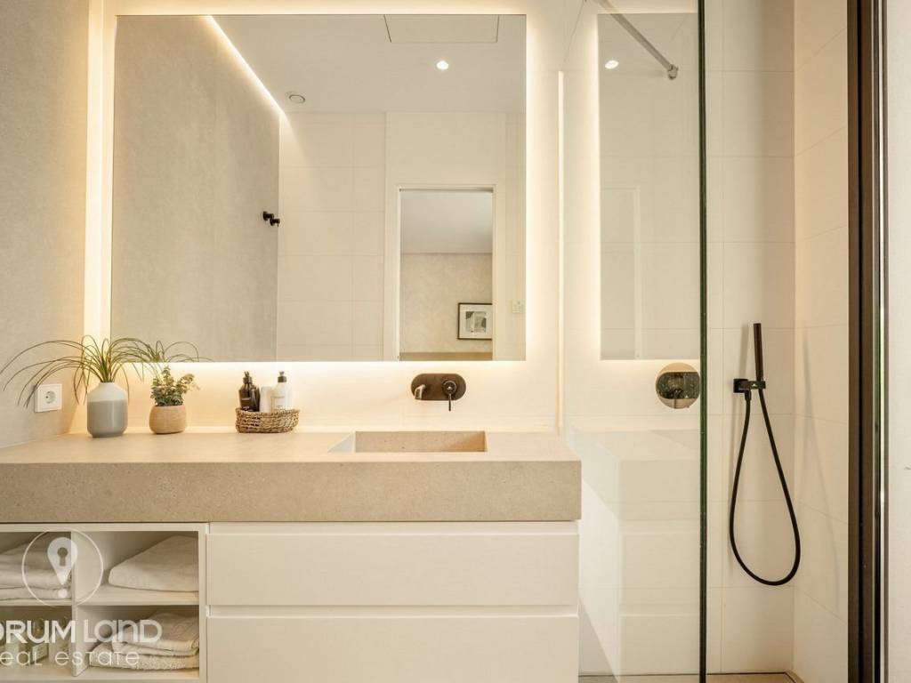 Forumland Real Estate, bathroom