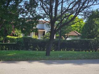 ΕΙΣΟΔΟΣ ΚΑΤΟΙΚΙΑΣ