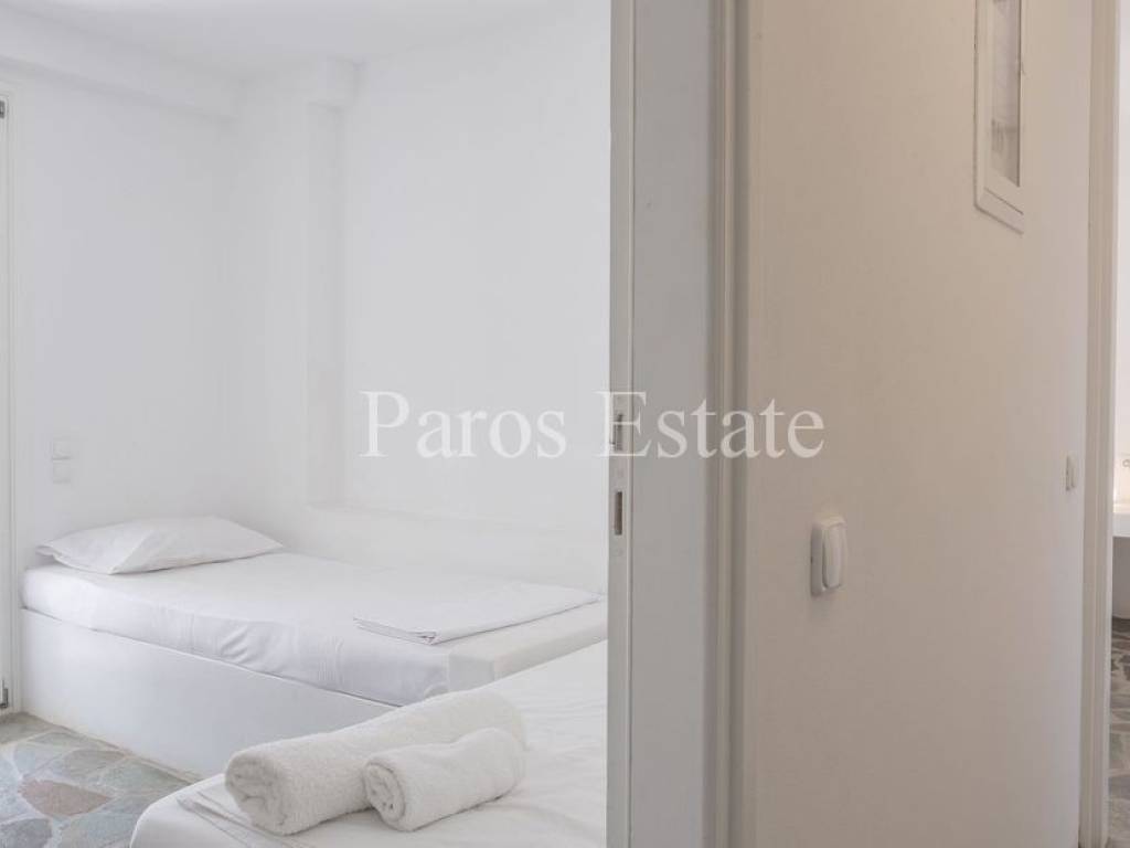 Υπνοδωμάτιο χαμηλότερου επιπέδου