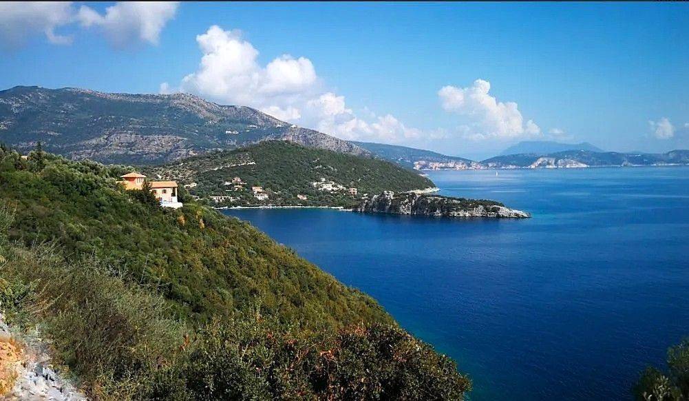 E THEA APO TEN PERIOCHE