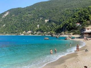 Ο ΑΓΙΟΣ ΝΙΚΗΤΑΣ ΕΧΕΙ ΠΟΛΥ ΟΜΟΡΦΕΣ ΠΑΡΑΛΙΕΣ