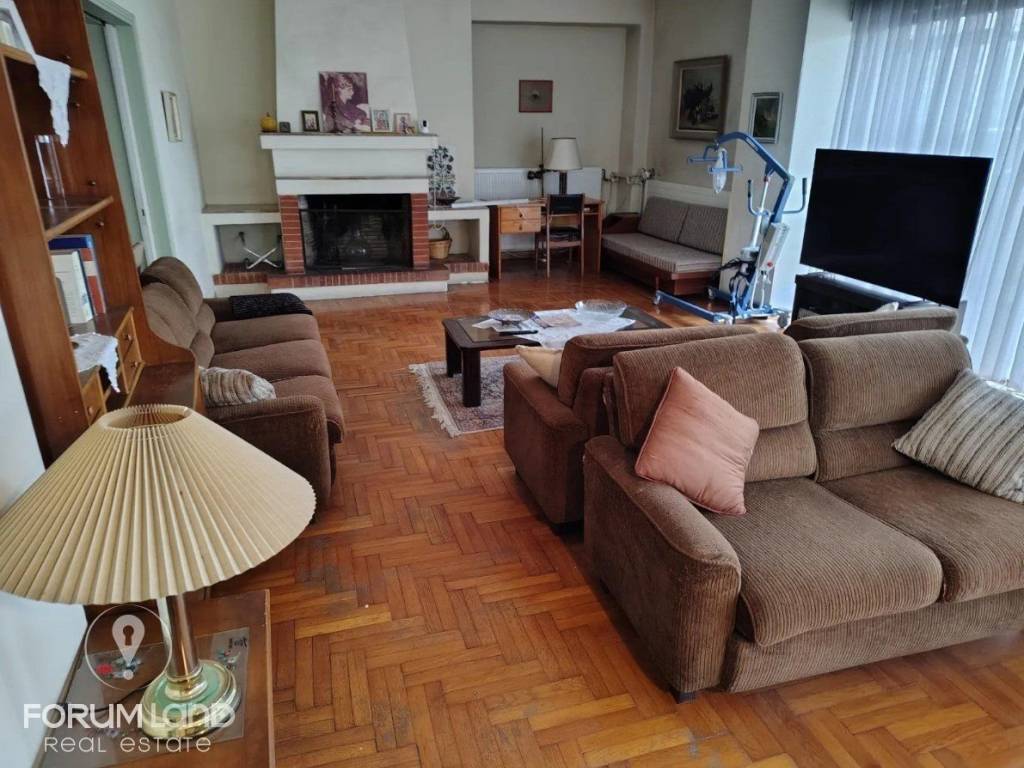 Forumland Real Estate, Σαλόνι με τζάκι