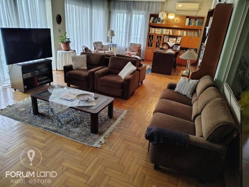 Forumland Real Estate, Σαλόνι με τζάκι