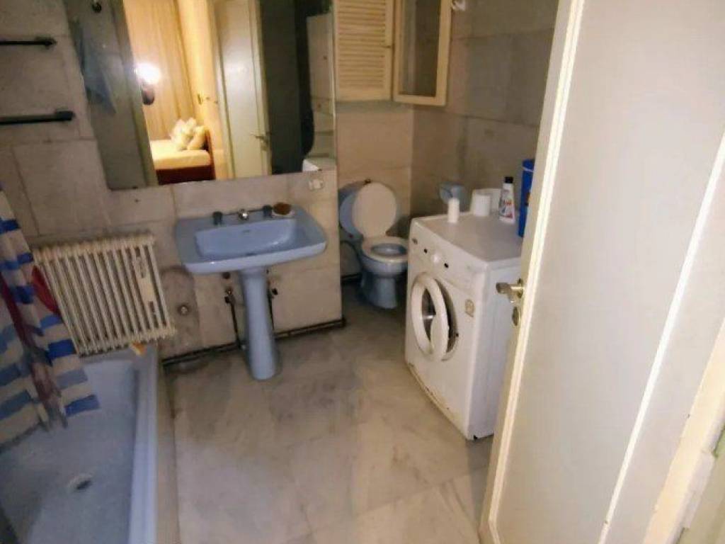 Forumland Real Estate, Μπάνιο