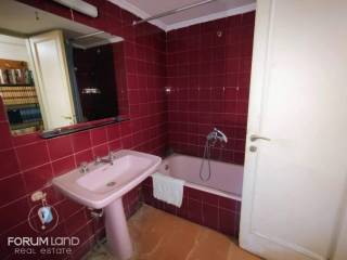 Forumland Real Estate, Μπάνιο