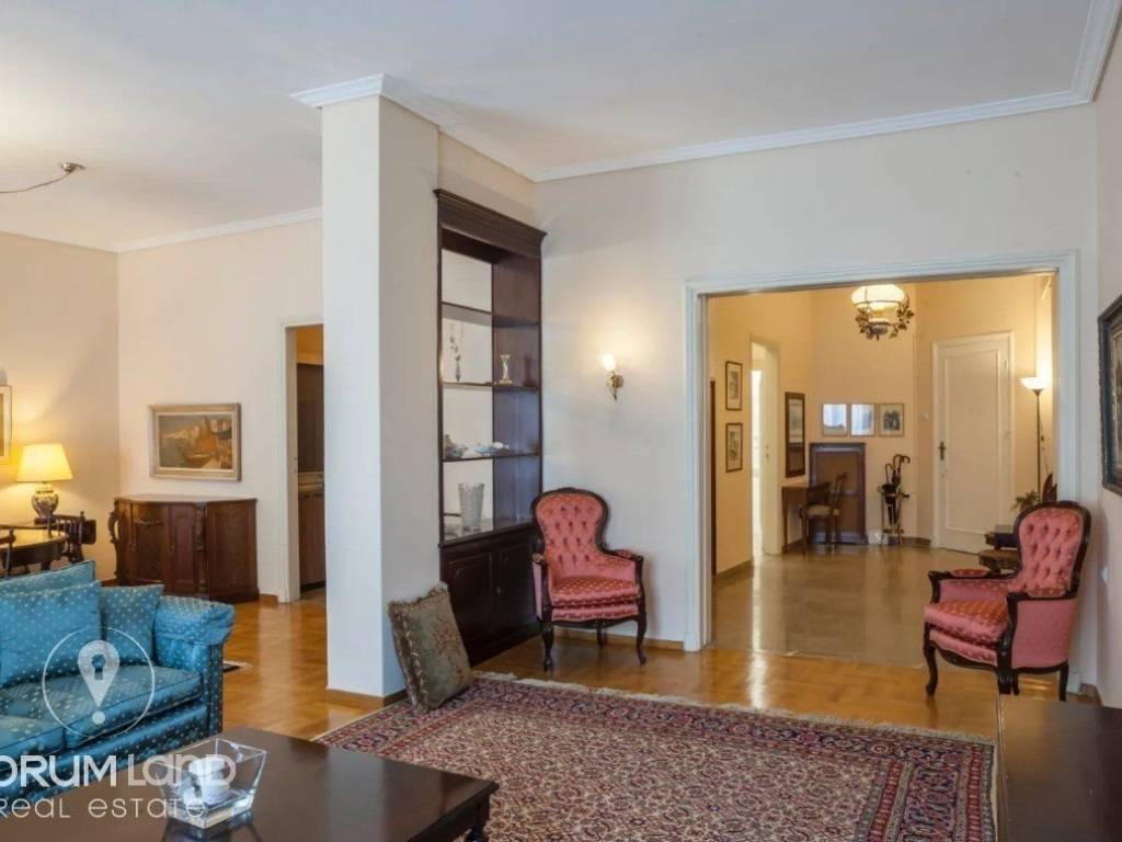 Forumland Real Estate, Σαλόνι