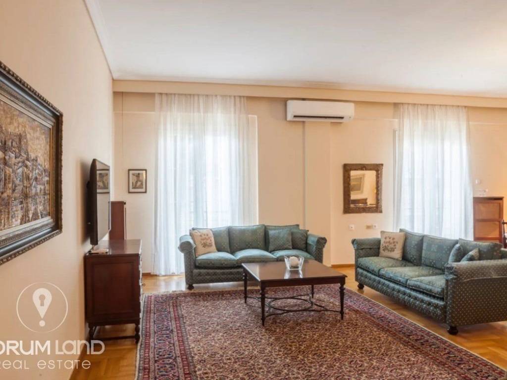 Forumland Real Estate, Σαλόνι