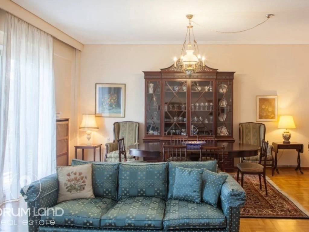 Forumland Real Estate, Σαλόνι