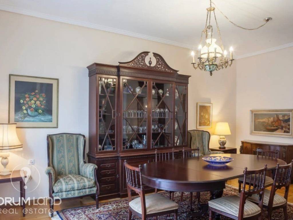 Forumland Real Estate, Τραπεζαρία