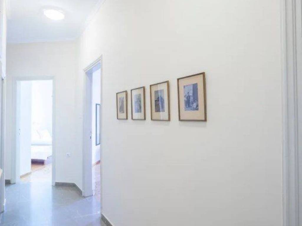 Forumland Real Estate, Διάδρομος