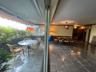 Mprosta mpalkoni - Trapezaria