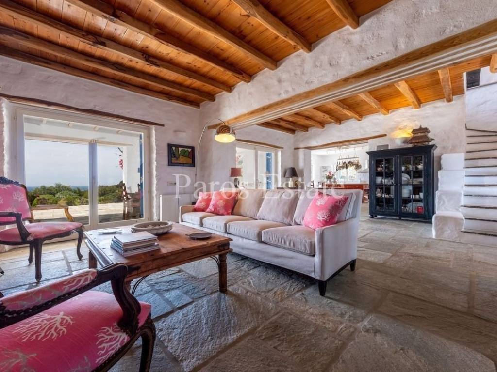 Σαλόνι με τραπεζαρία και κουζίνα