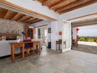 Σαλόνι με τραπεζαρία και κουζίνα