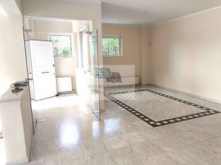 ENTRANCE - DINING AREA