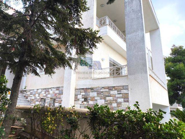 OUTSIDE VIEW OF THE BUILDING