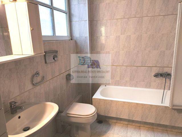 PLAYROOM&#039;S BATHROOM