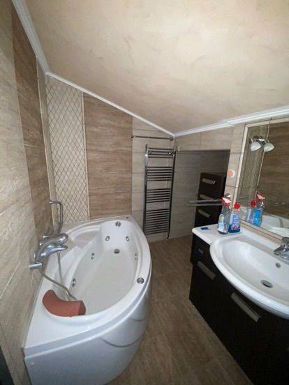 Μπάνιο με μπανιέρα