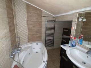 Μπάνιο με μπανιέρα