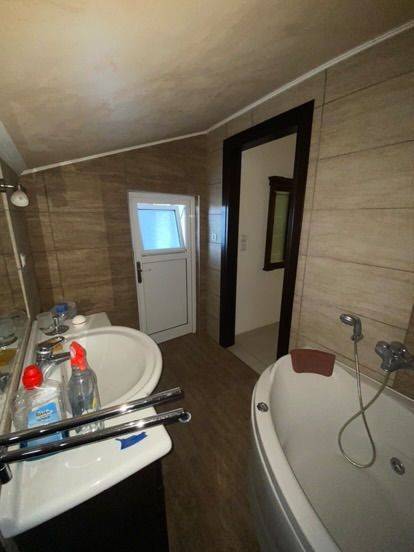 Μπάνιο με μπανιέρα