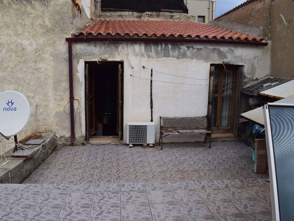 πρόσοψη ορόφου και ταράτσα