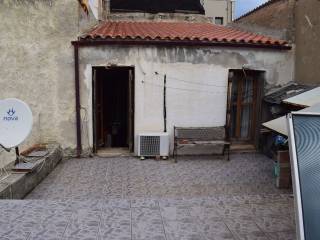 πρόσοψη ορόφου και ταράτσα